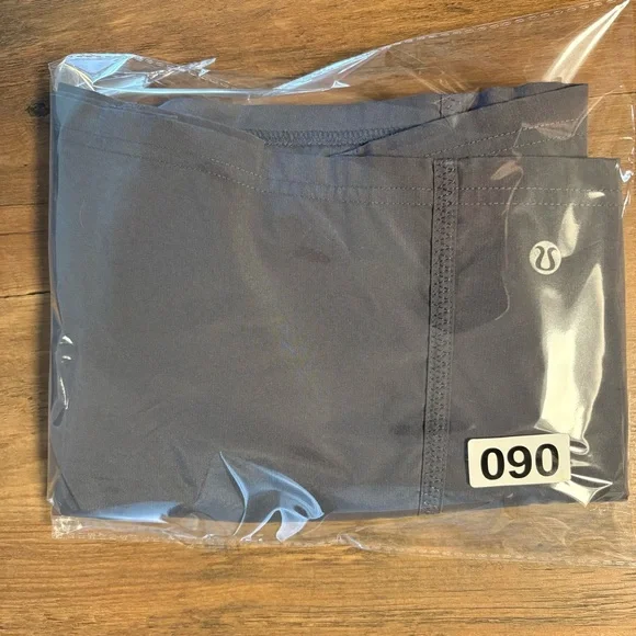 Lululemon Women’s Running Shorts Gray Size 6 Zipper Pocket - Picture 9 of 9